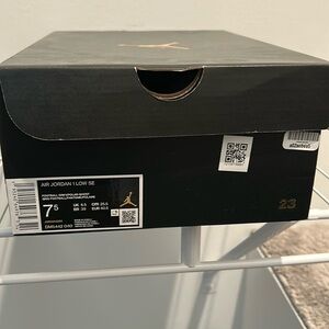 Empty Air Jordan 1 Low SE Box